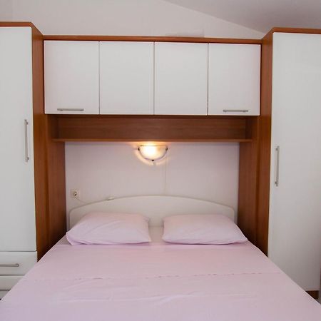 Apartments Bartul Sućuraj Rom bilde