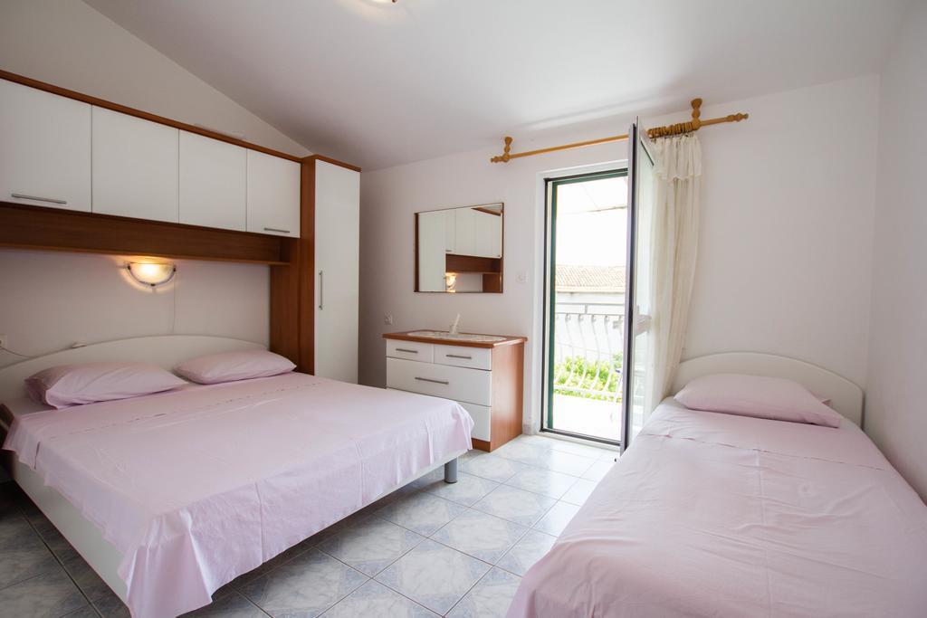 Apartments Bartul Sućuraj Eksteriør bilde